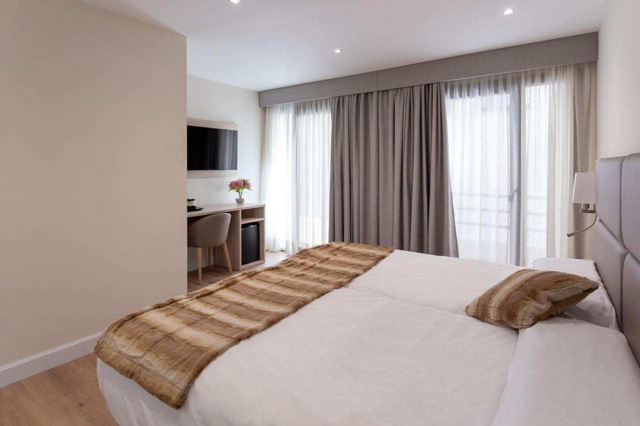 Hotel Saiola カンプロドン エクステリア 写真